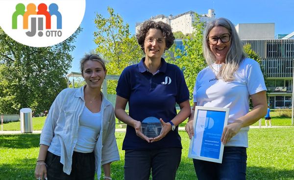 Team webgras mit der JOtto Trophäe